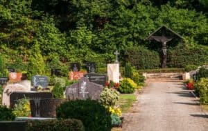 Gräber des Friedhofs in Schepsdorf